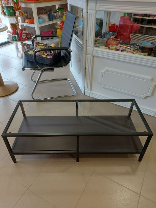 Холна маса в индустриален стил