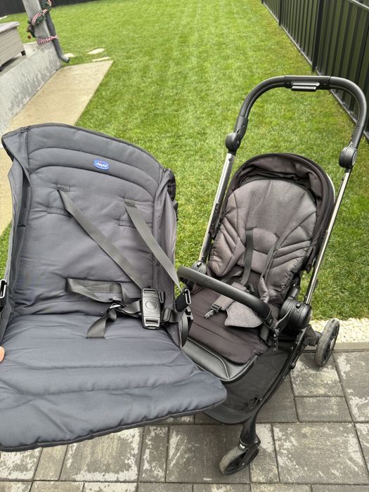 Carut bebe Chicco + landou + al doilea sezut carut, aproape noi