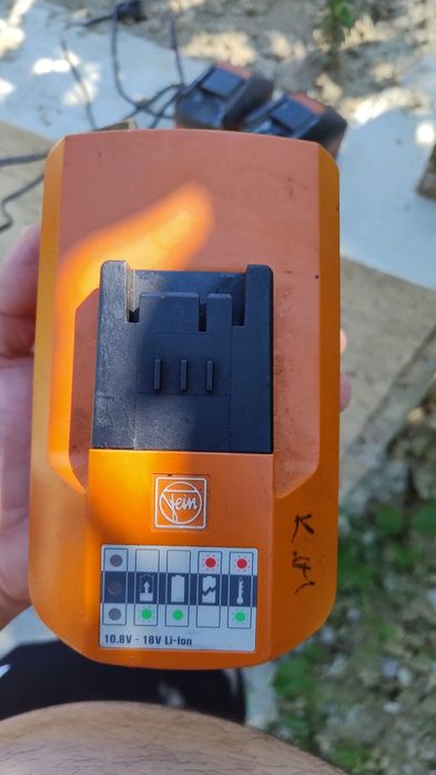 Vând set baterii fein plus acumulator