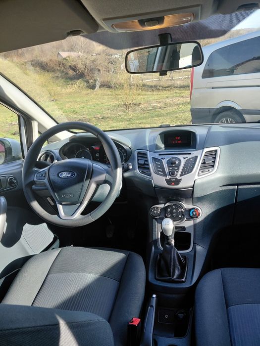 Vând Ford Fiesta an 2010,benzina1.3,recent adus