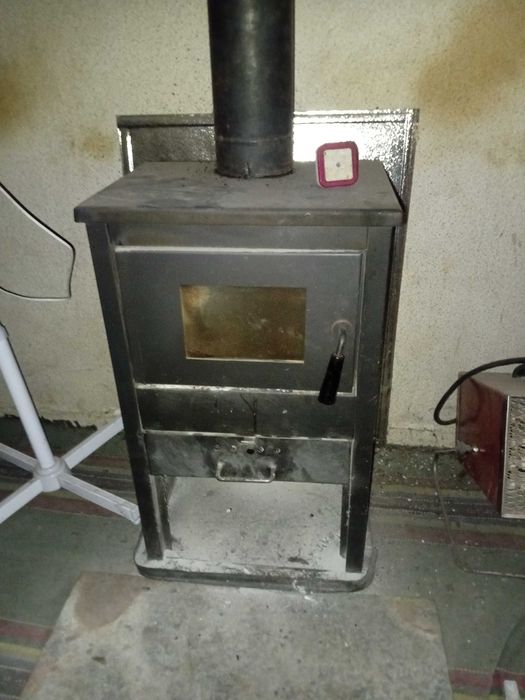 Камина на дърва.