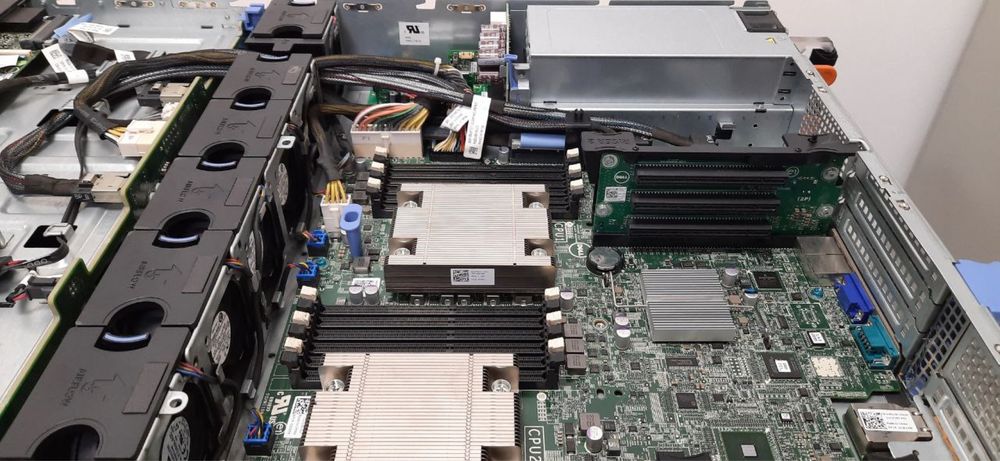 Dell PowerEdge R520 Server Дел сървър