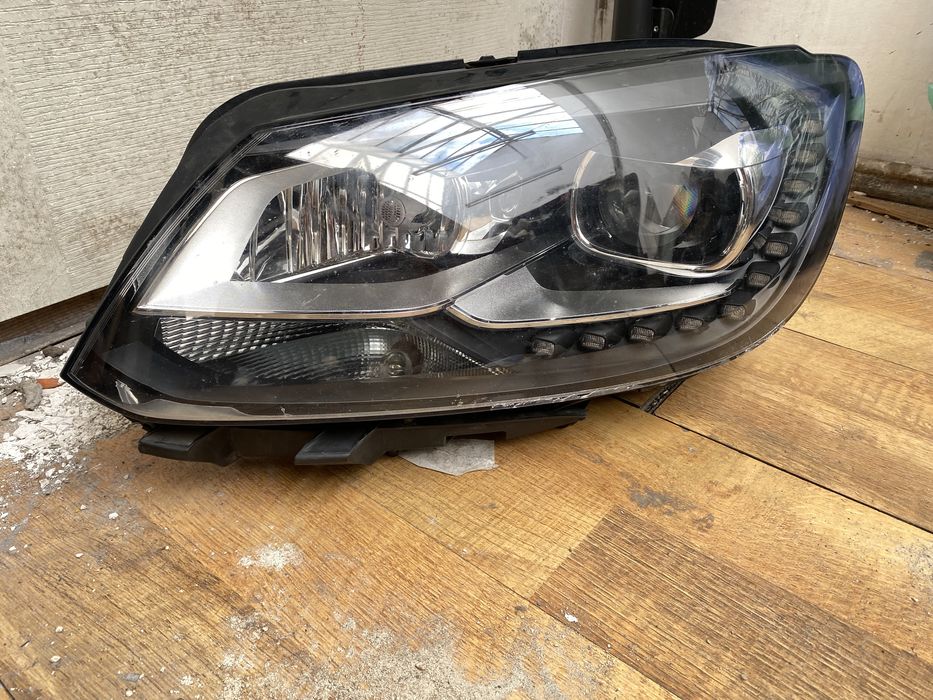 Far VW touran facelift 2010 - 2015 VW Caddy 3 far stanga xenon
