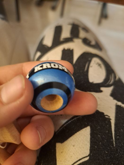 Vând micro kendama krom