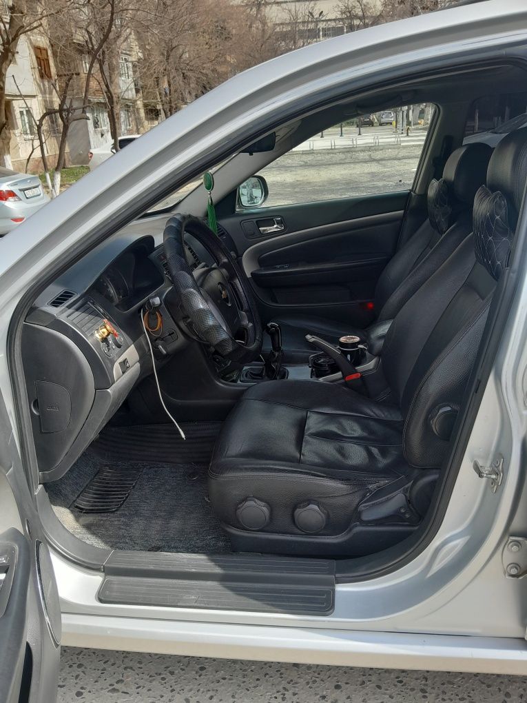 Chevrolet Epica 2 позиция 2010 год