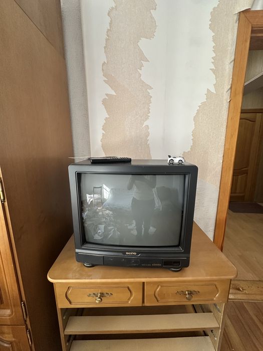 Срочно продам телевизор
