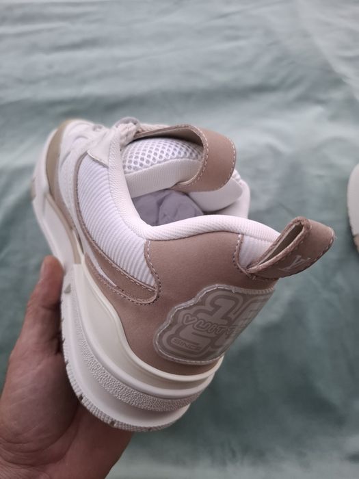 Louis Vuitton , size 42 și 45 . 780 Lei