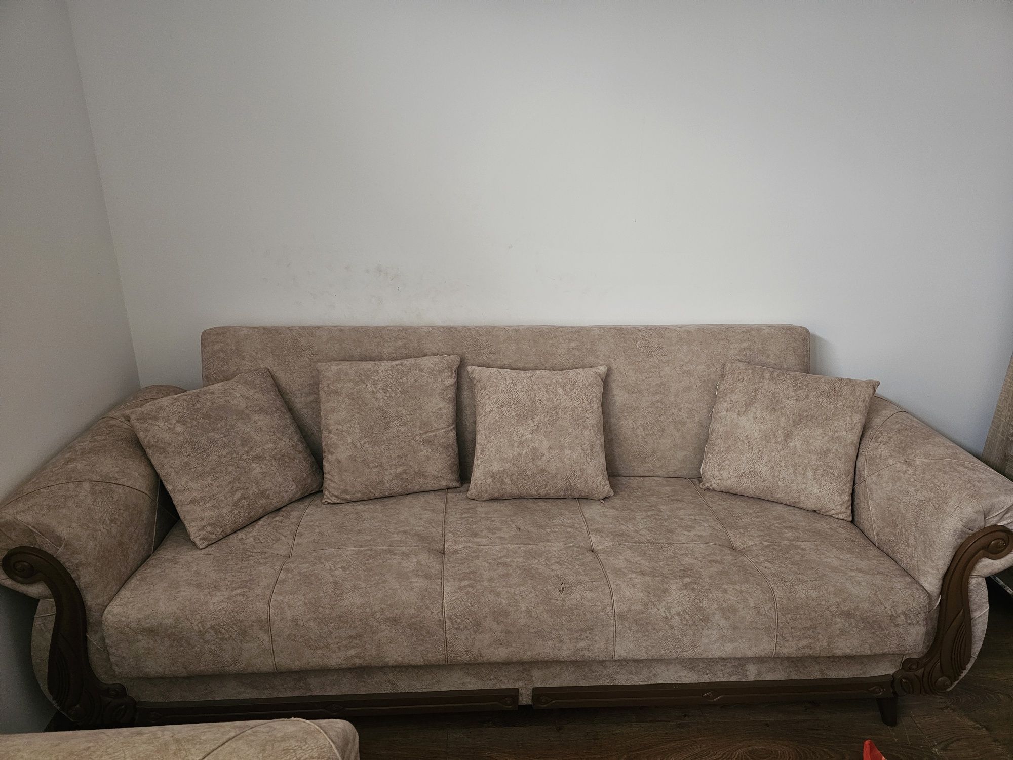 Два дивана в перфектно състояние