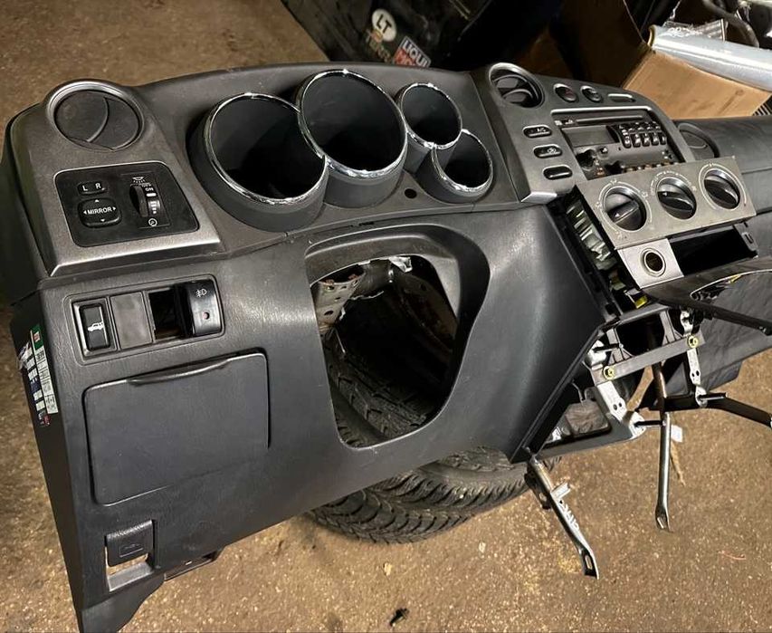 панель приборов  Понтиак Вайб привозной оригинал в наличии