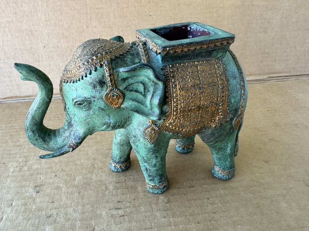 Прекрасна КУХА стара медна фигура на слон , статуетка