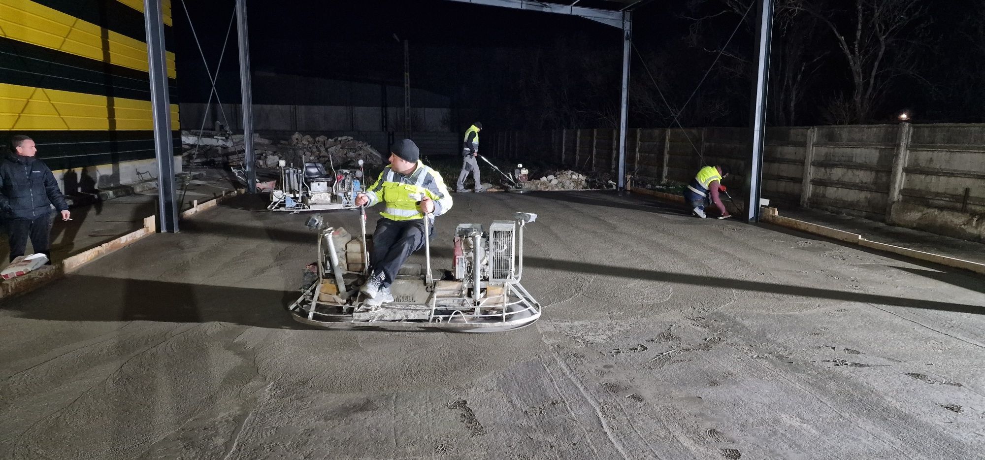 Turnare Sapa beton finisata cu elicopter si cuart, Radier Beton Periat