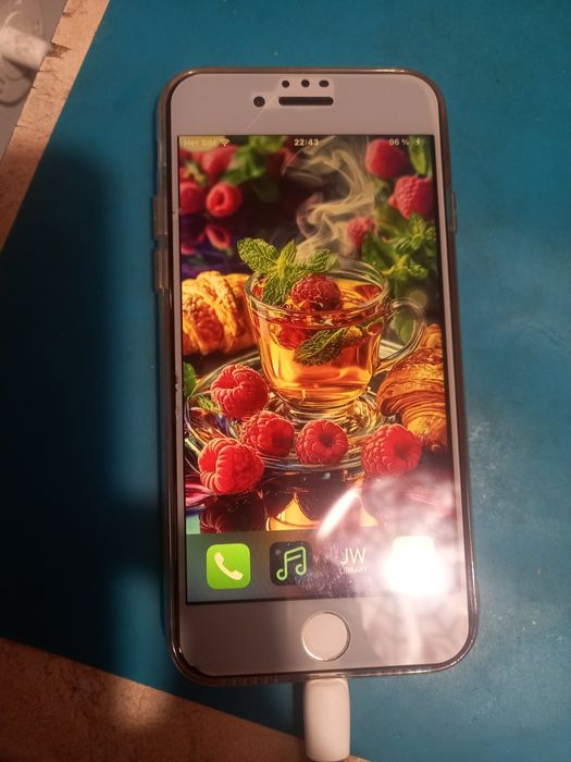 Продается iPhone 8