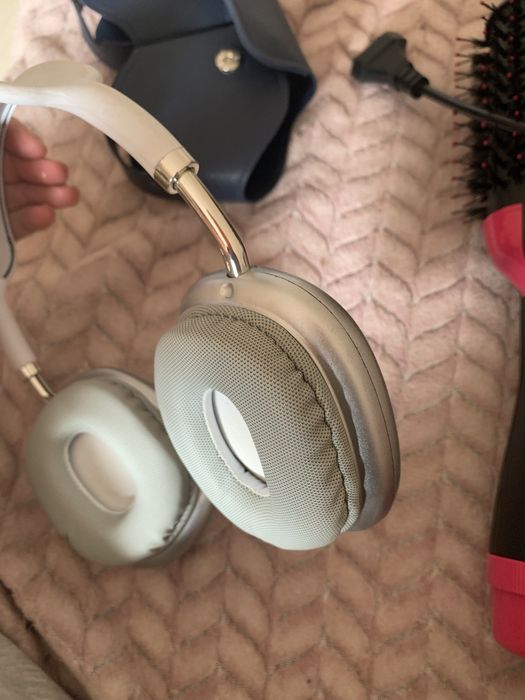 Продам наушники + чехол