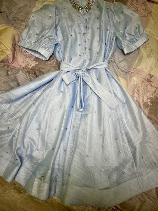 Официална рокля в цвят бебешко синьо