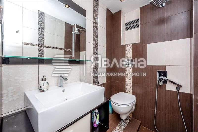 Продава се Двустаен апартамент в София, Изток - 70 кв.м за 3143 €/кв.м - Снимка #6