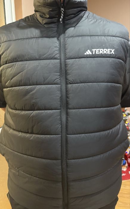 Продавам оригинален Adidas Terrex елек