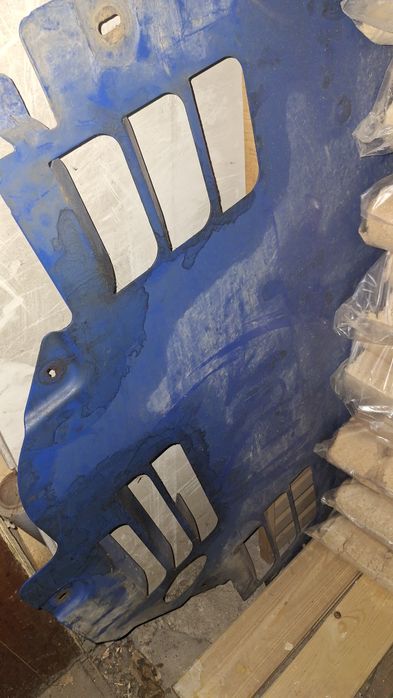 Vand scut metalic Renault Master la preț super bun