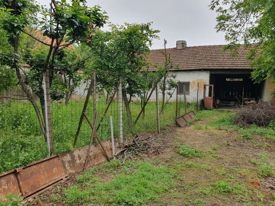 Vând loc casa in Moldova Veche suprafața 680mp