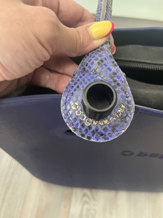 Продавам оригинална дамска чанта Obag