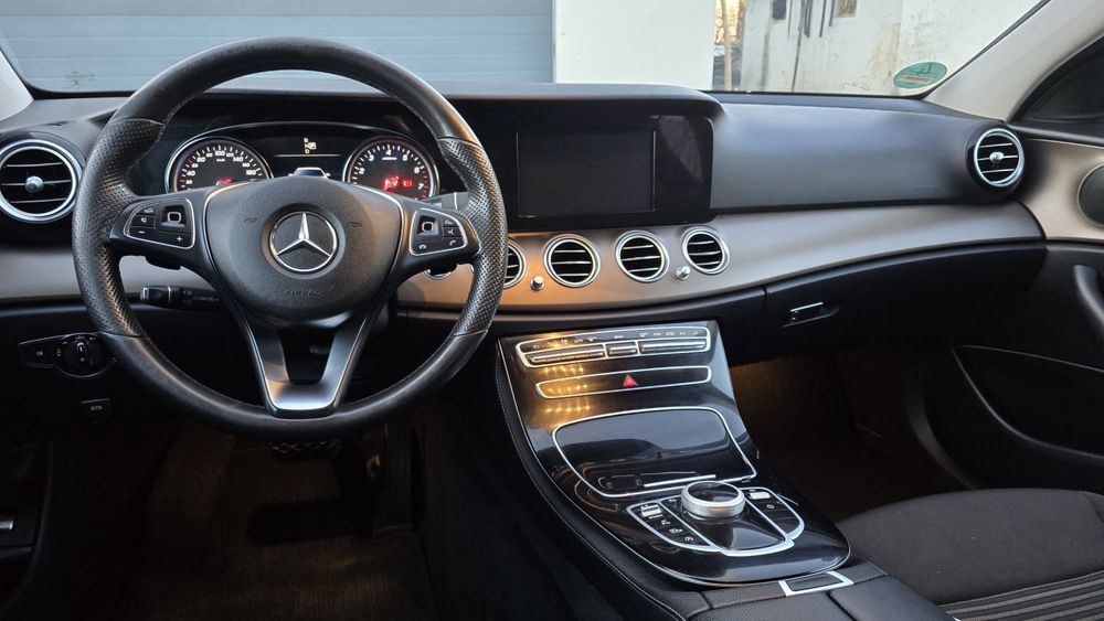 Mercedes E 200 Benzina ! Impecabil ! Pret brut! Factură+garanție!