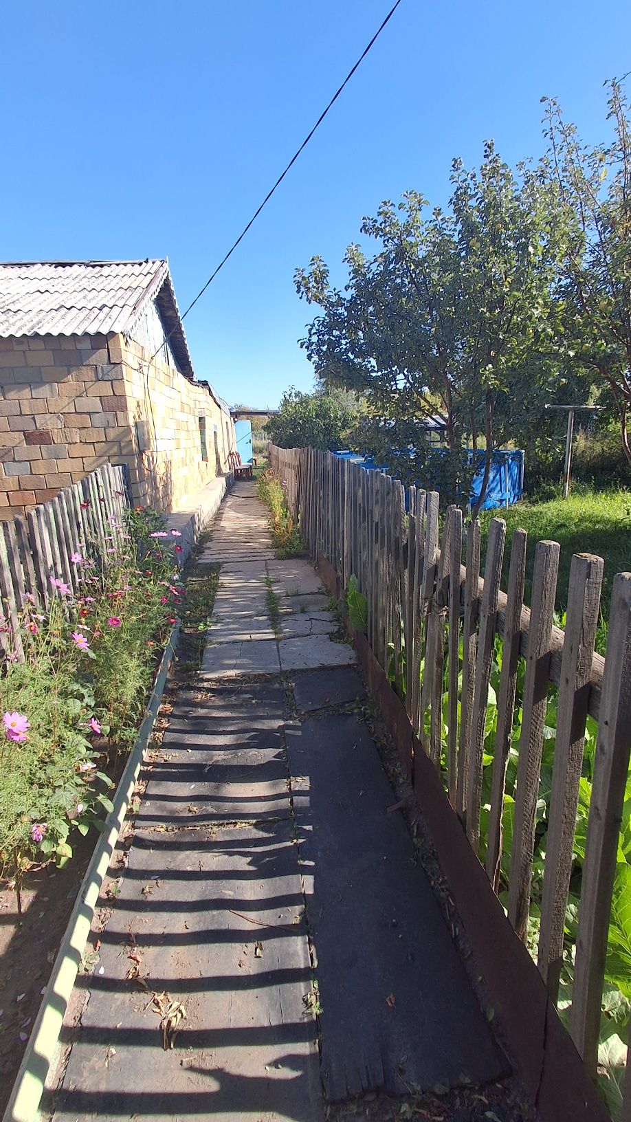 Срочно продаётся большой дом .