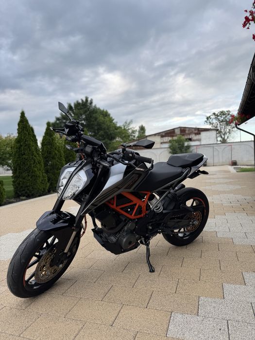 Ktm Duke 125 50 cai (super modificat) pentru a1