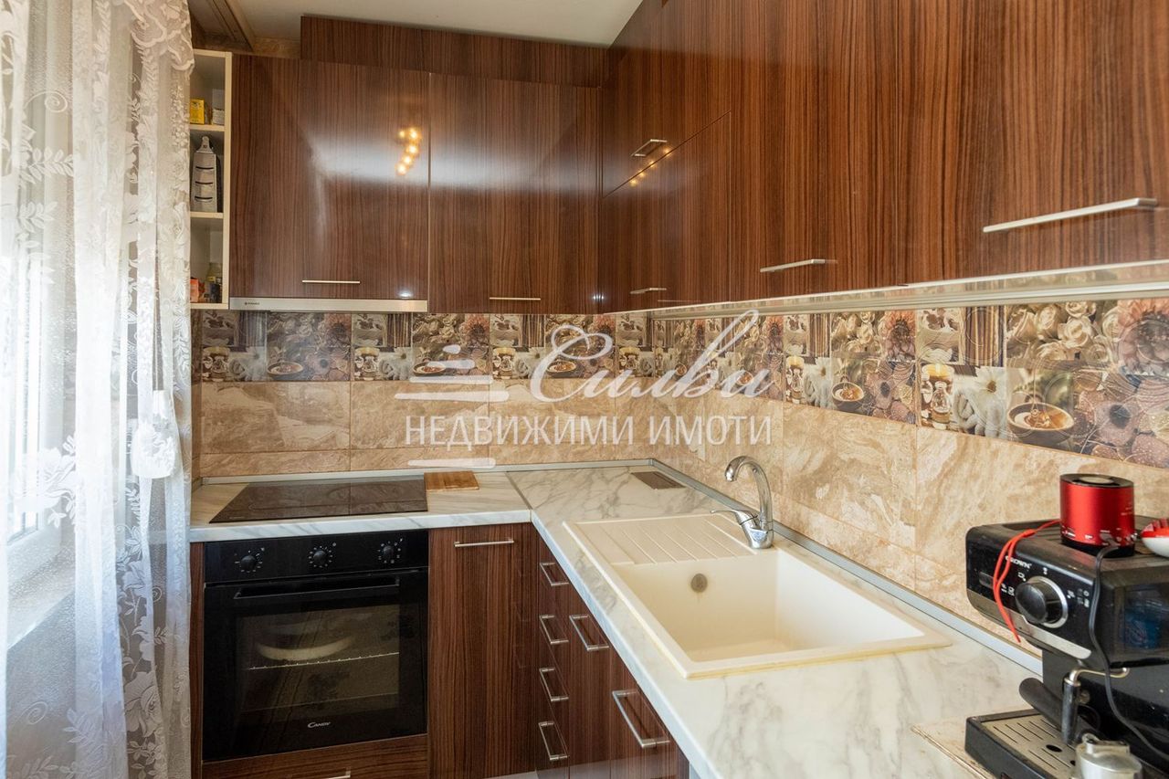 Продава се Четиристаен апартамент в Шумен, Болницата - 89 кв.м за 1542 €/кв.м - Снимка #3
