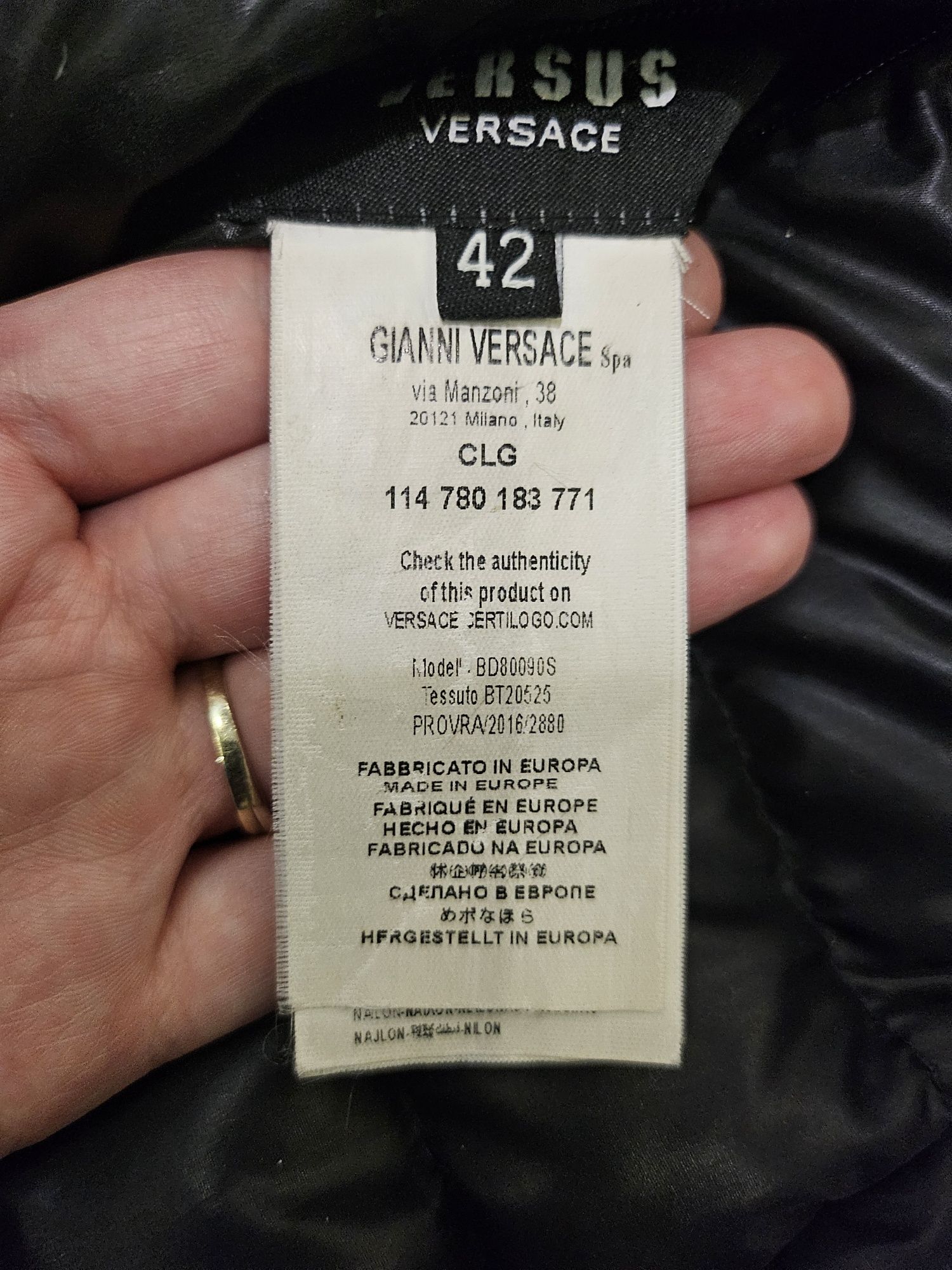 Цена 80 лева Двулицево яке Versace Versus