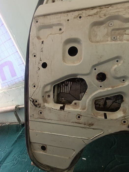 Damas oʻng taraf eshik