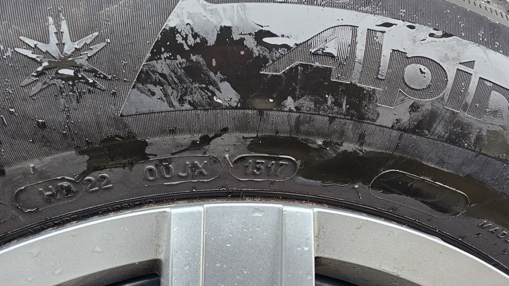 Set 4 jante tiguan cu anvelope iarna 215 65 17 Michelin