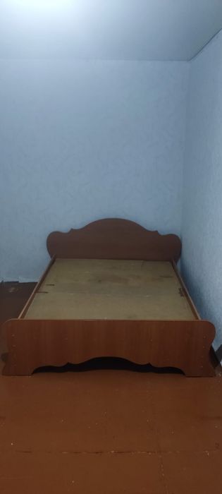 Кровать 150 см, отдам даром