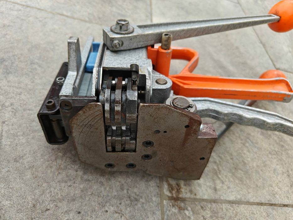 Cyklop PCM-460 mașină de legat cu banda metalica și cleme