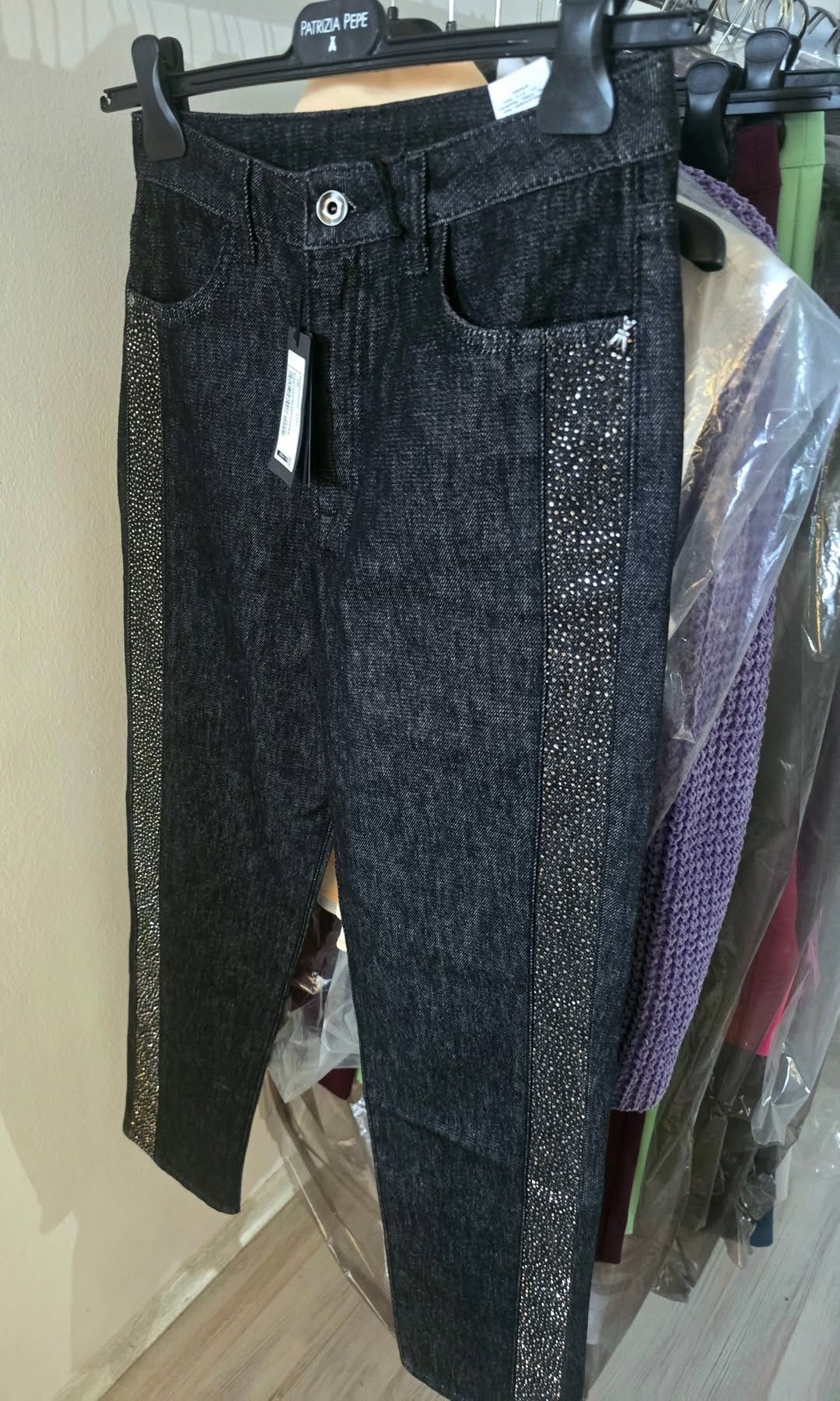 Дънки mom fit Patrizia Pepe, размер 26/S,кант от кристали, лого,,нов
