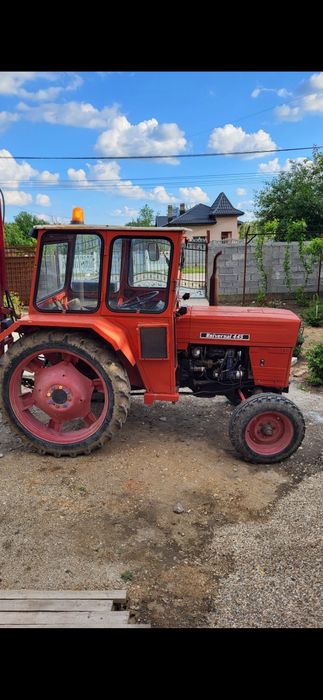 Vând tractor u445