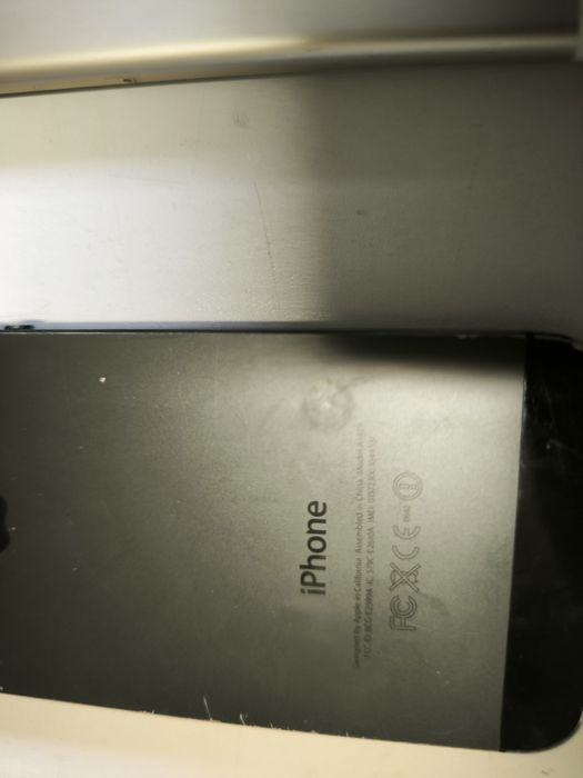 iPhone 5 și iPhone 6S