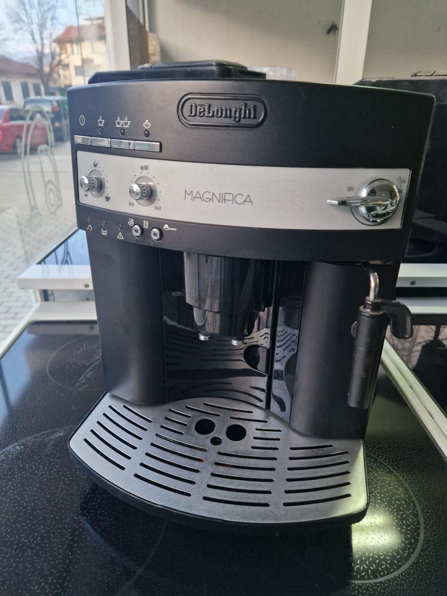 Кафемашина робот Delonghi Magnifica