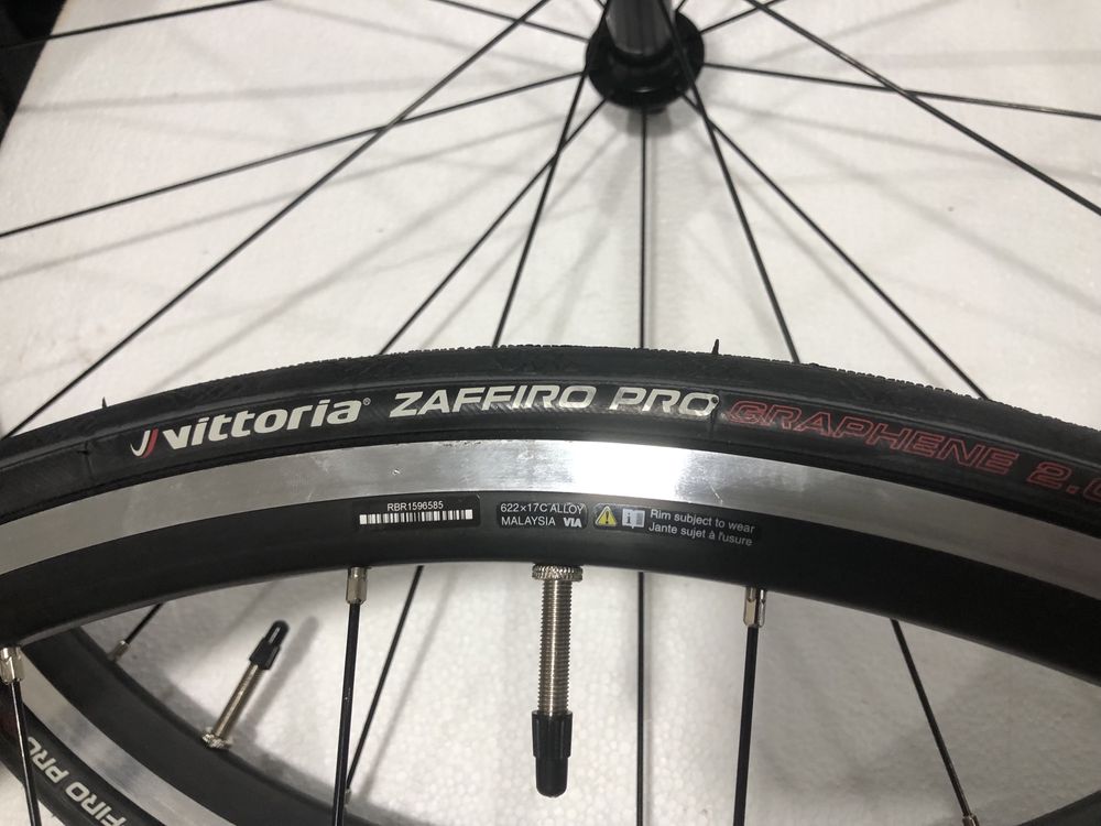 Капли Shimano  WH-RS 100 + гуми Vittoria Zaffiro Pro V 700x25