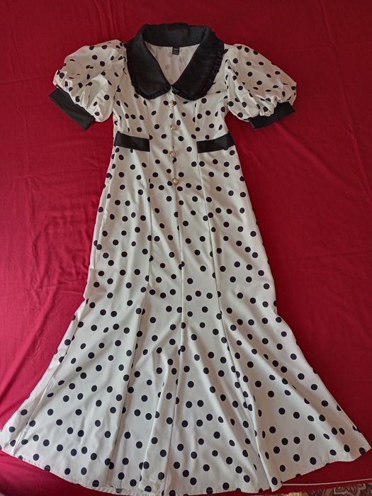 Vând rochii frumoase și elegante