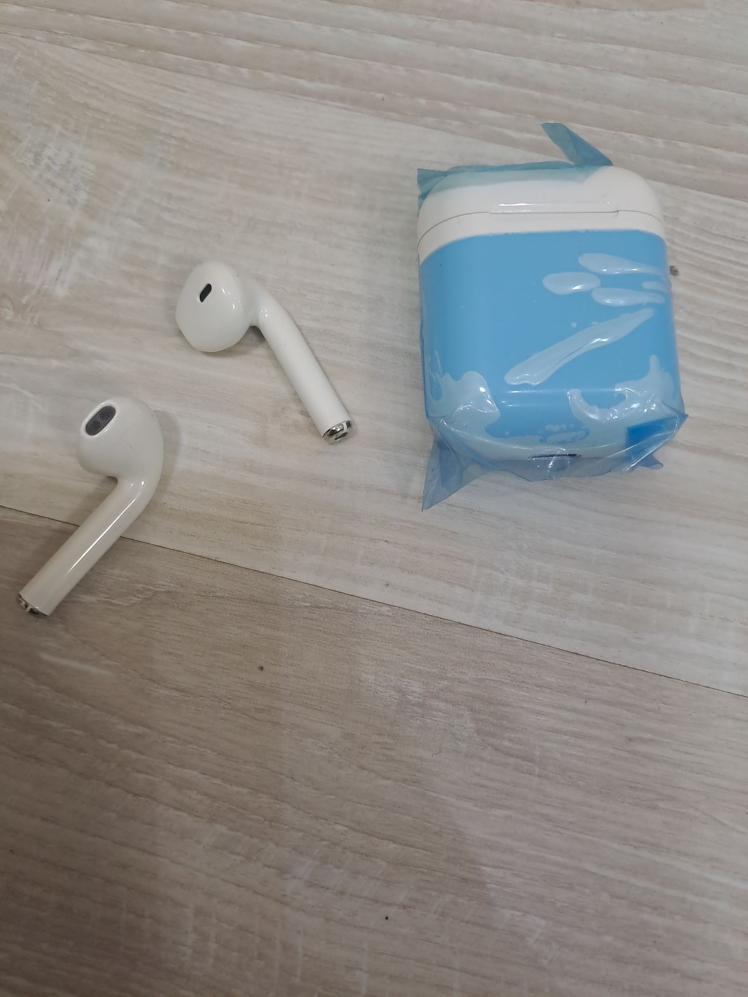 Янги Air Pods. Заряд киладиган шнури билан.