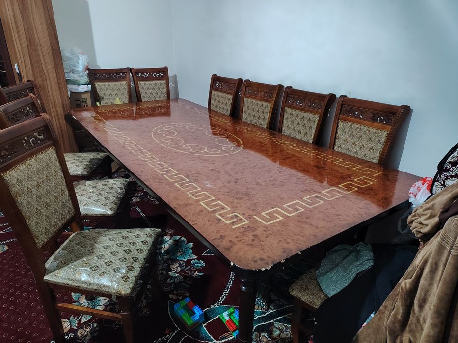 Stol stul sotiladi 12 kishili