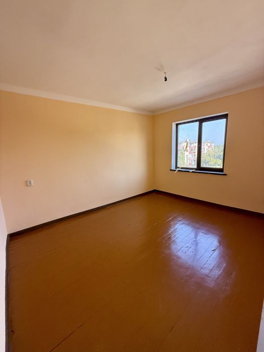 Продаётся 3х комнатная 77-я серия.