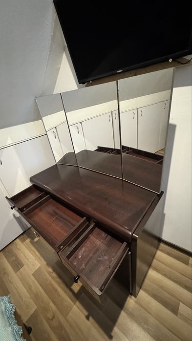 Masa make-up lemn masiv  negociabil