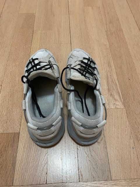 Adidasi Asics marime 41.5