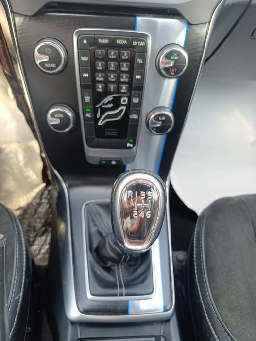 VOLVO V40  R -design. Recent înmatriculată. URGENT !!!