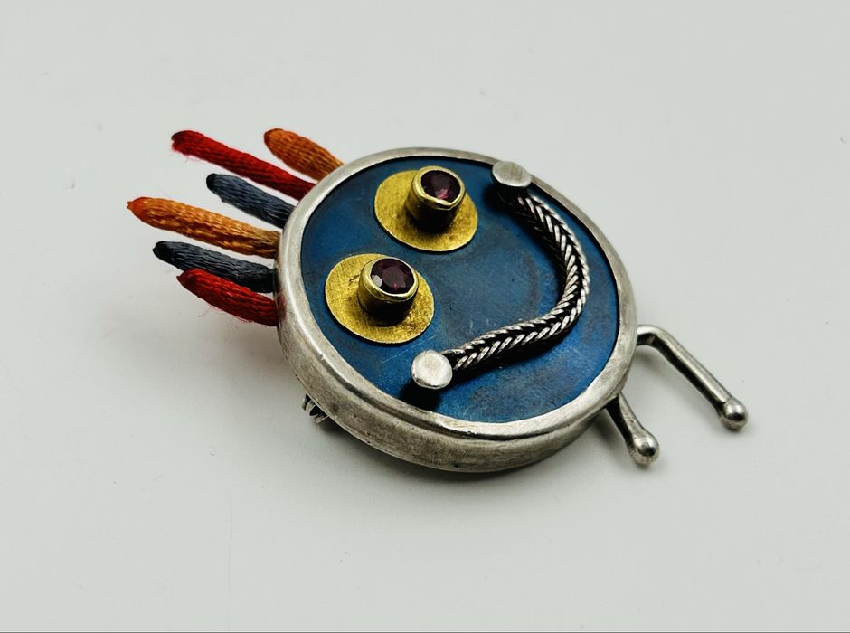 сребърна брошка с 22к злато и рубини