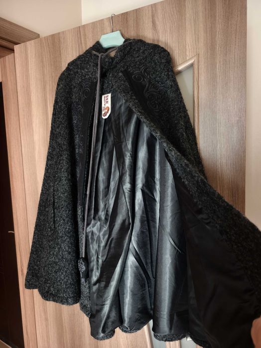 Стилно вълнено пончо палто