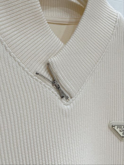 Bluza Prada , calitate premium , L , noua , pe comands