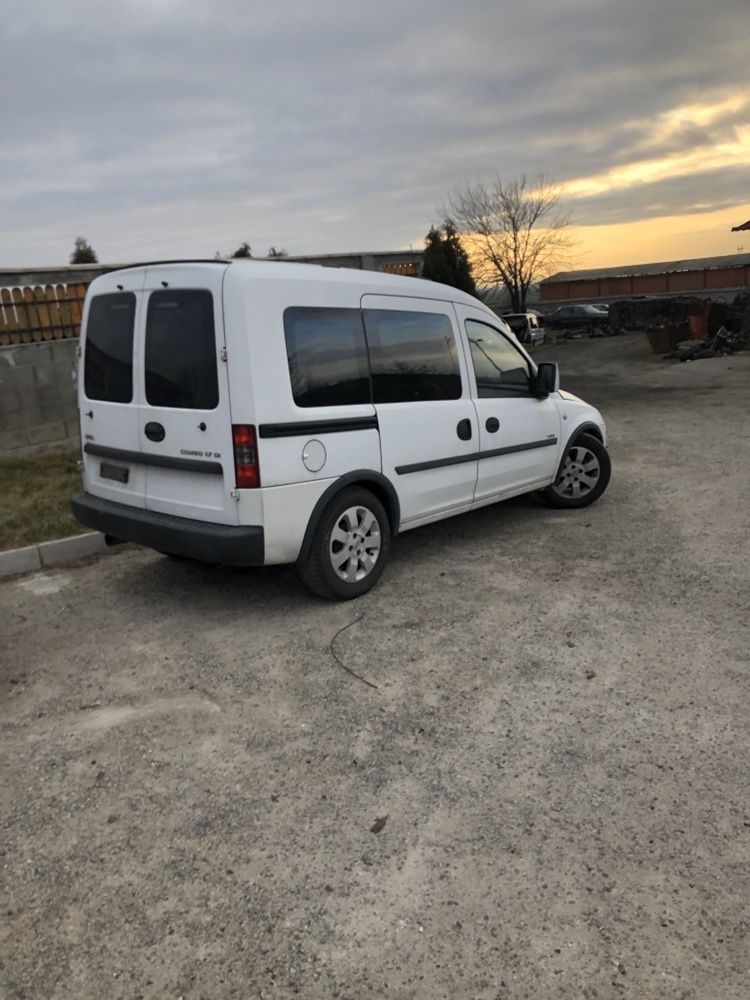 Opel Combo 2008г 1.7d на части