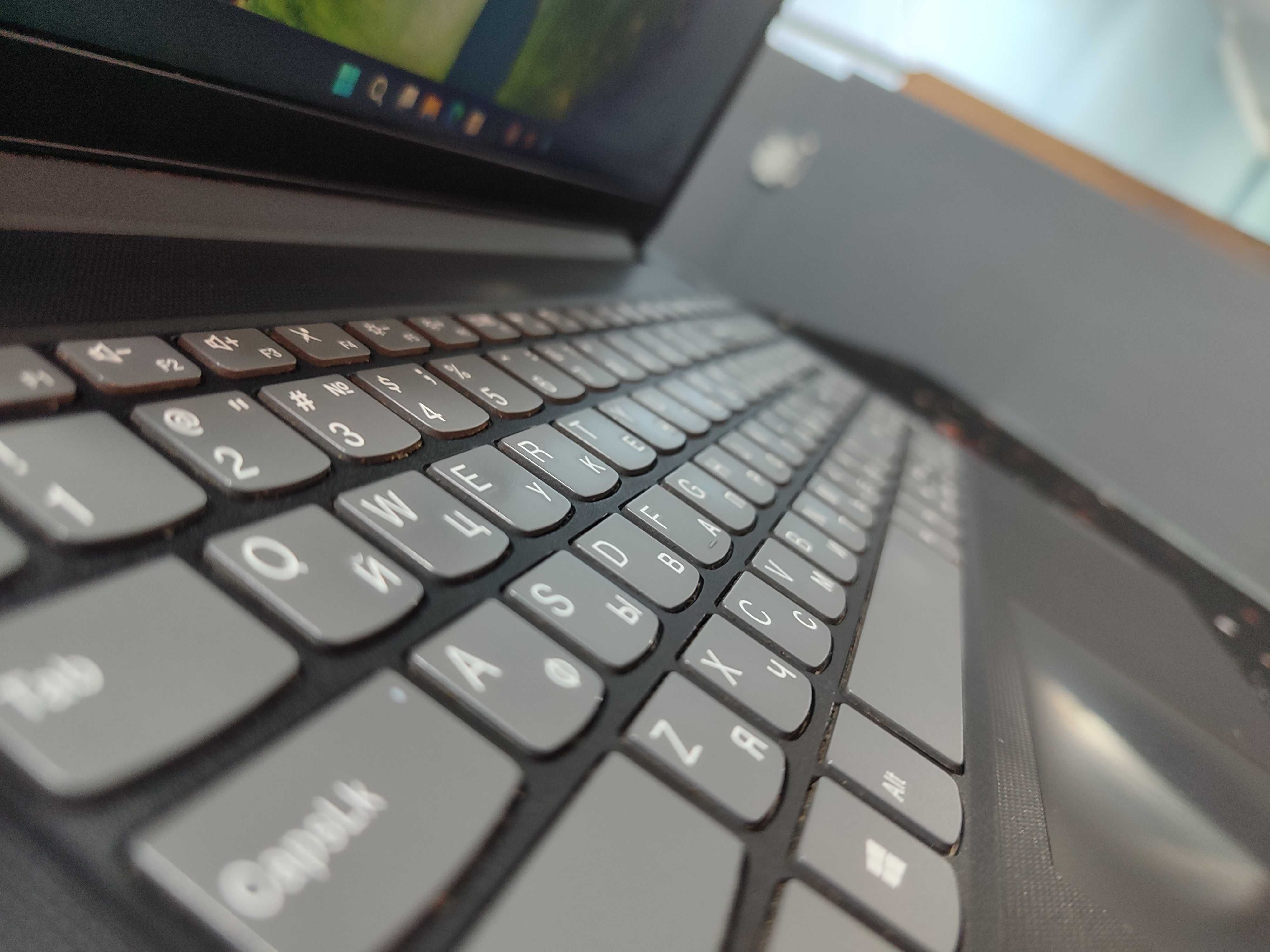 Ноутбук офисный Lenovo V15 AMD Ryzen 5-5500U