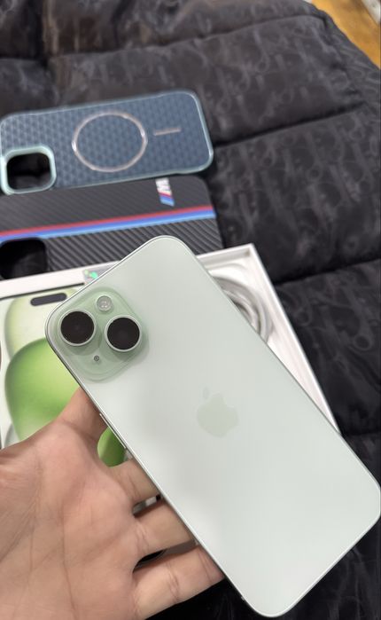 iPhone 15. идеальный 128 ГБ 69 раз заряжался то есть циклов.